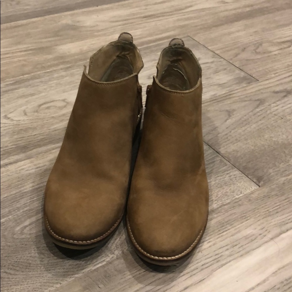 Steve Madden Kessey boots- nude size 10